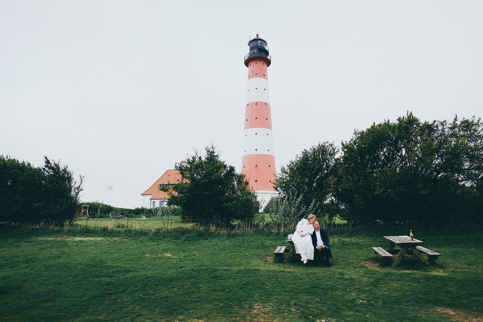 Hochzeitsfotograf Brautpaar in Sankt Peter-Ording Westerhever Westerhversand Nordfriesland Leuchtturm